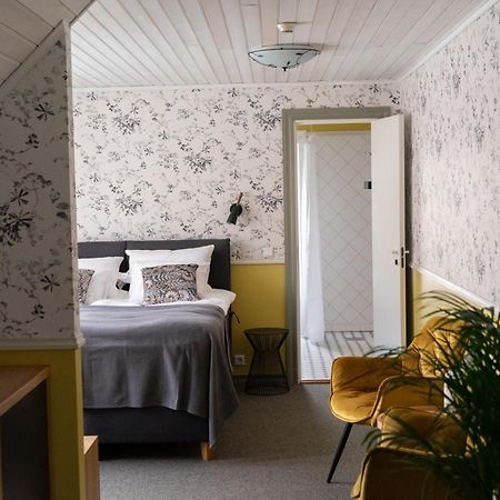 Vanalinna Boutique Hotel Курессааре Экстерьер фото