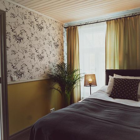 Vanalinna Boutique Hotel Курессааре Экстерьер фото