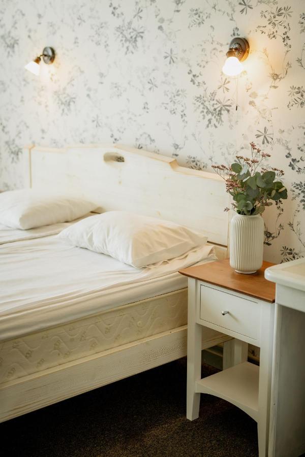 Vanalinna Boutique Hotel Курессааре Экстерьер фото