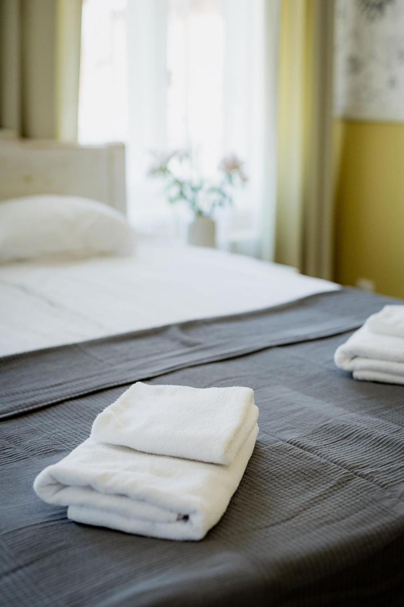 Vanalinna Boutique Hotel Курессааре Экстерьер фото