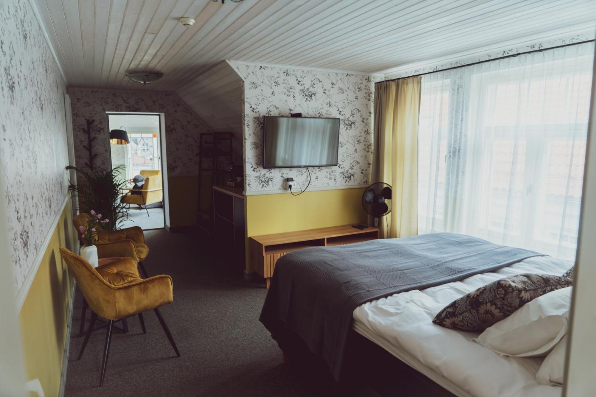 Vanalinna Boutique Hotel Курессааре Экстерьер фото