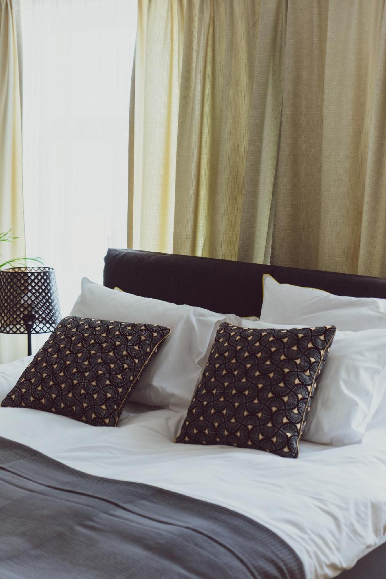 Vanalinna Boutique Hotel Курессааре Экстерьер фото