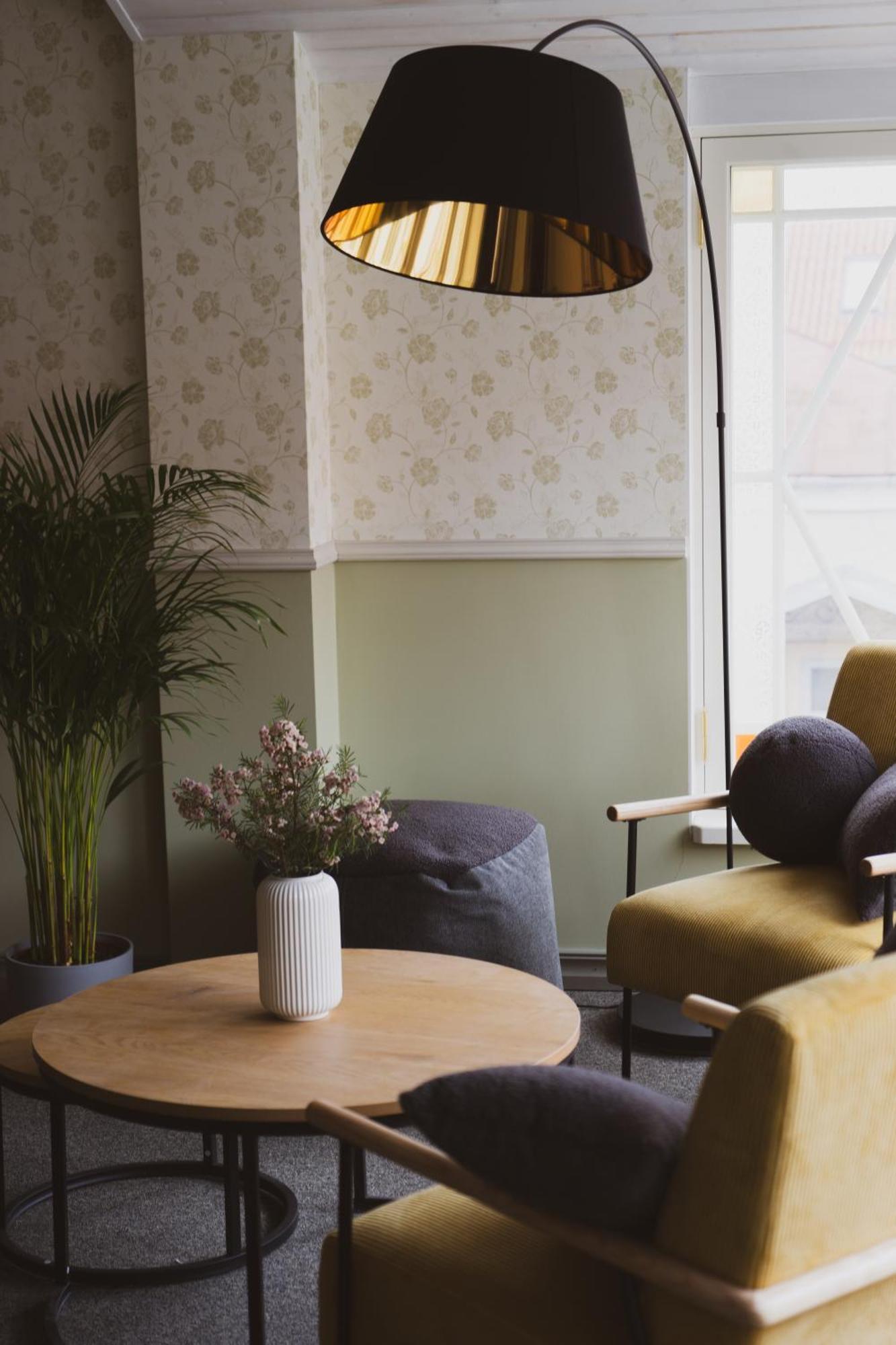 Vanalinna Boutique Hotel Курессааре Экстерьер фото