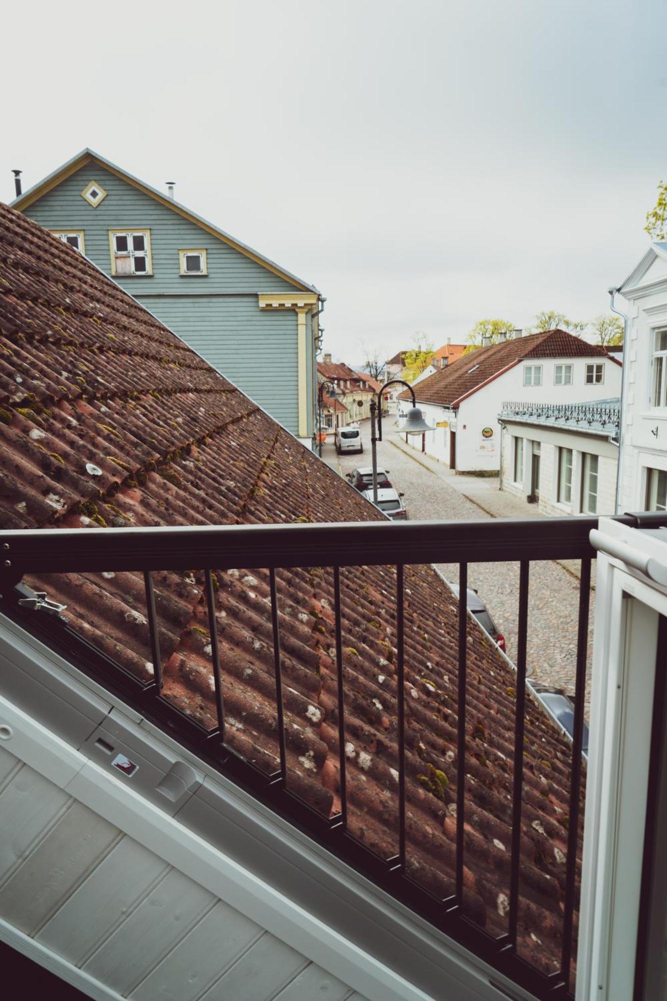Vanalinna Boutique Hotel Курессааре Экстерьер фото