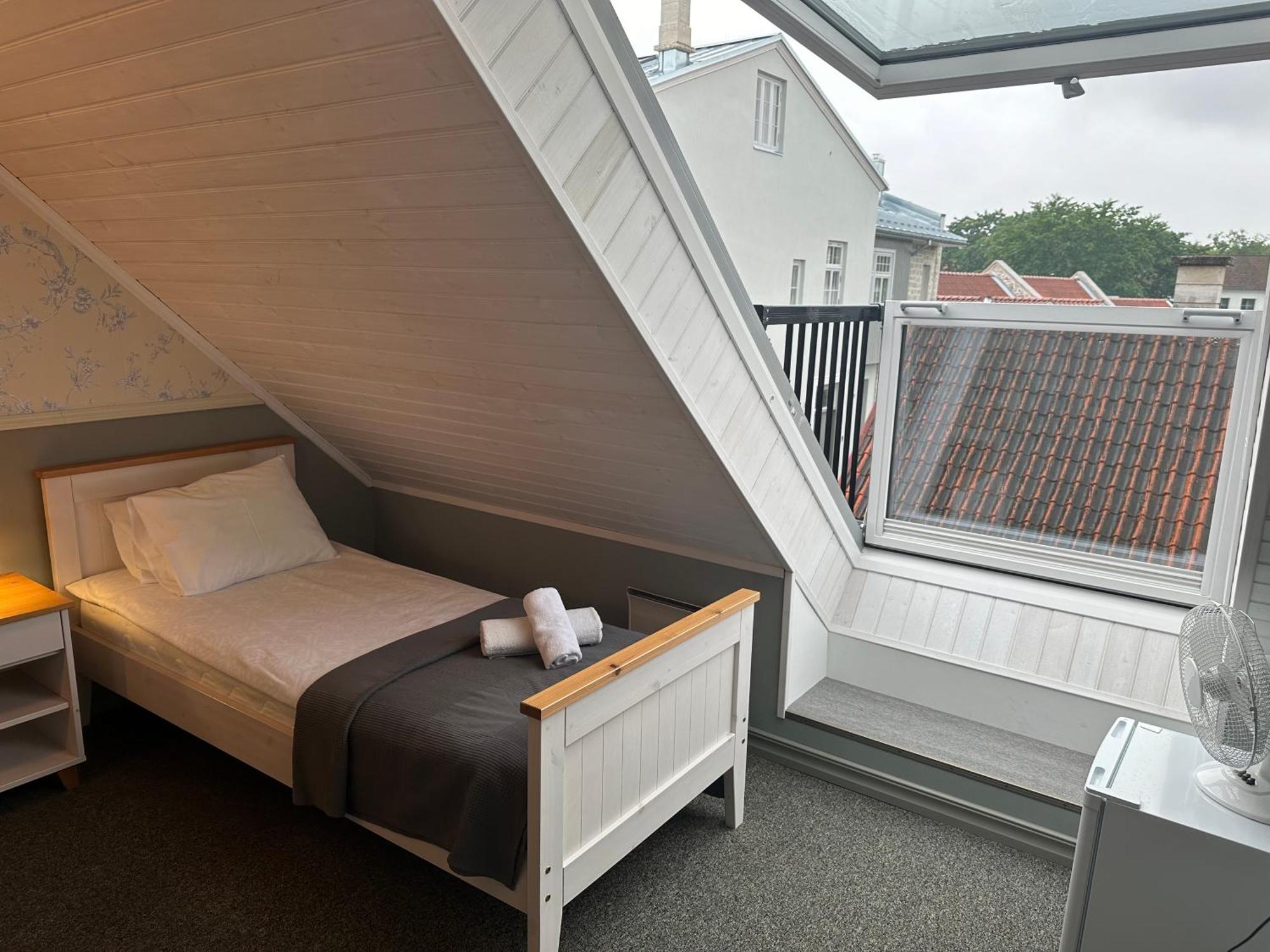 Vanalinna Boutique Hotel Курессааре Экстерьер фото