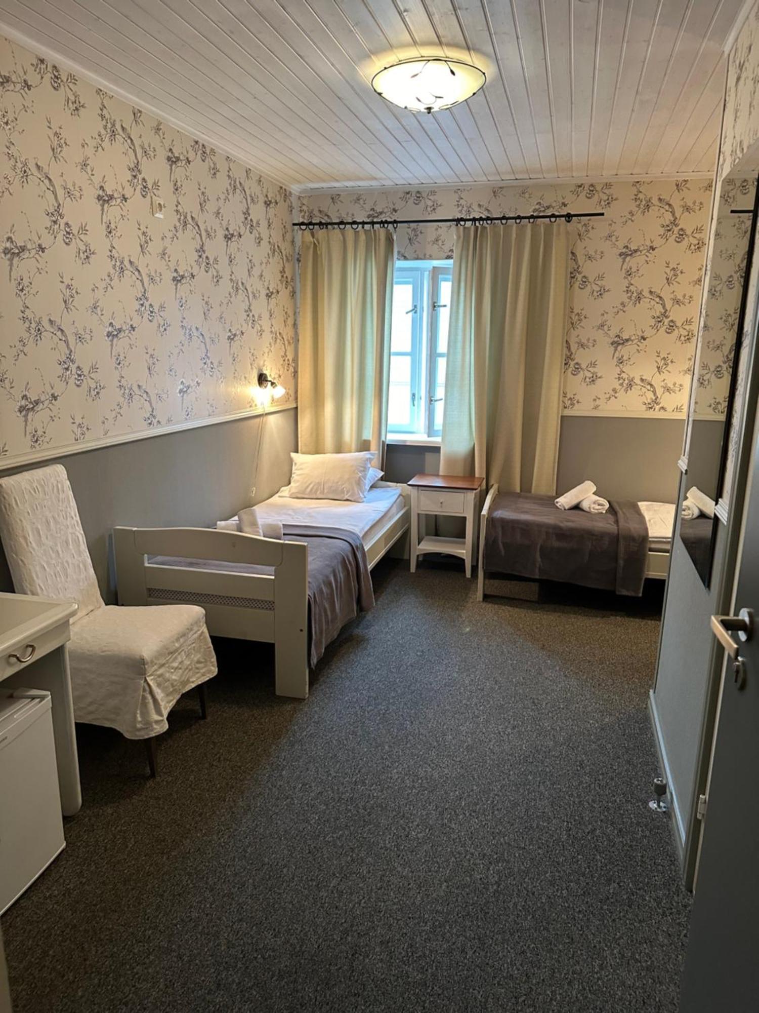Vanalinna Boutique Hotel Курессааре Экстерьер фото