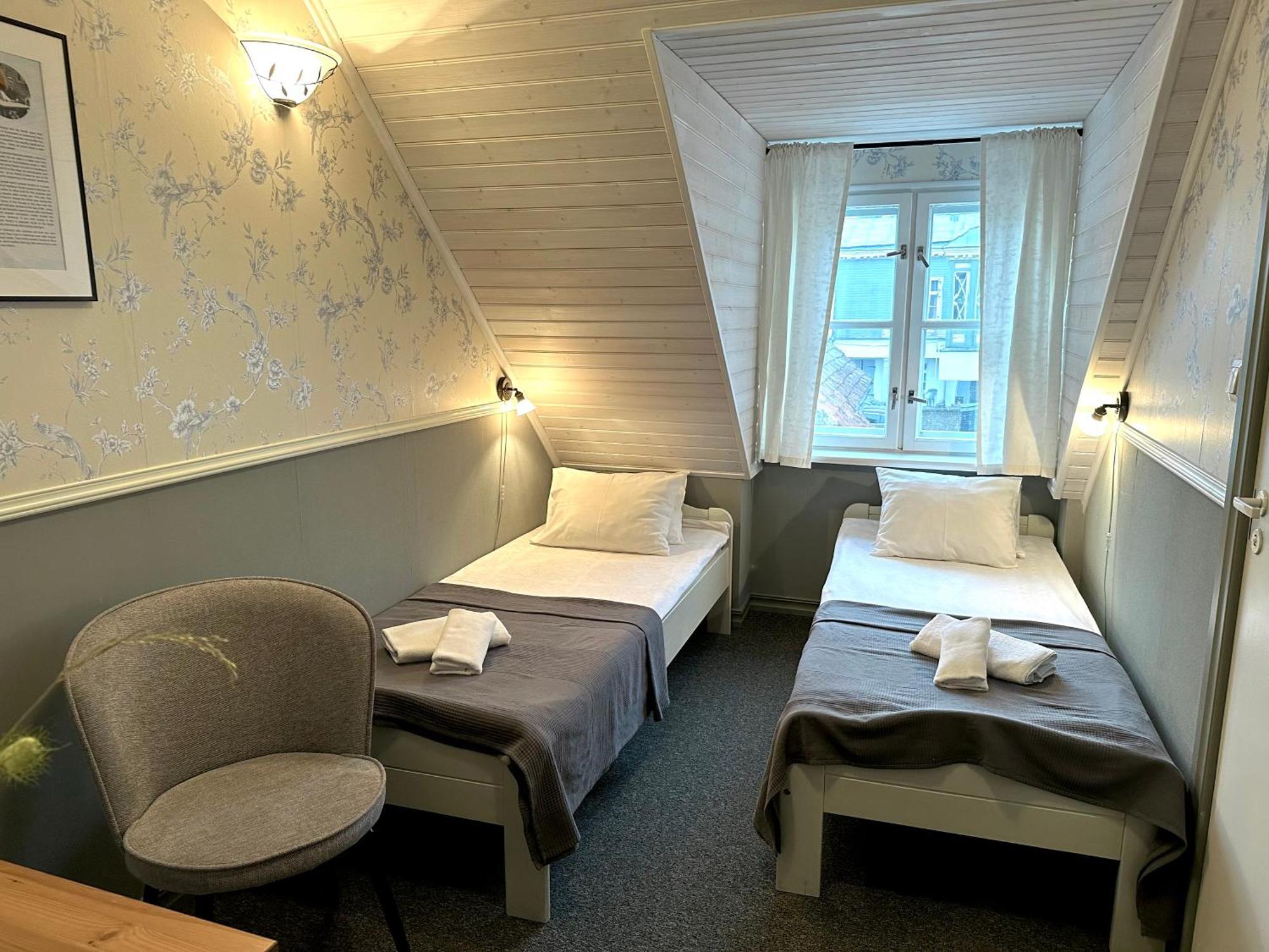Vanalinna Boutique Hotel Курессааре Экстерьер фото