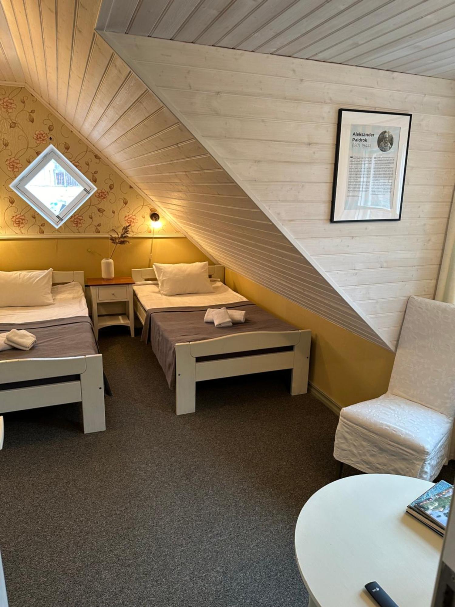 Vanalinna Boutique Hotel Курессааре Экстерьер фото