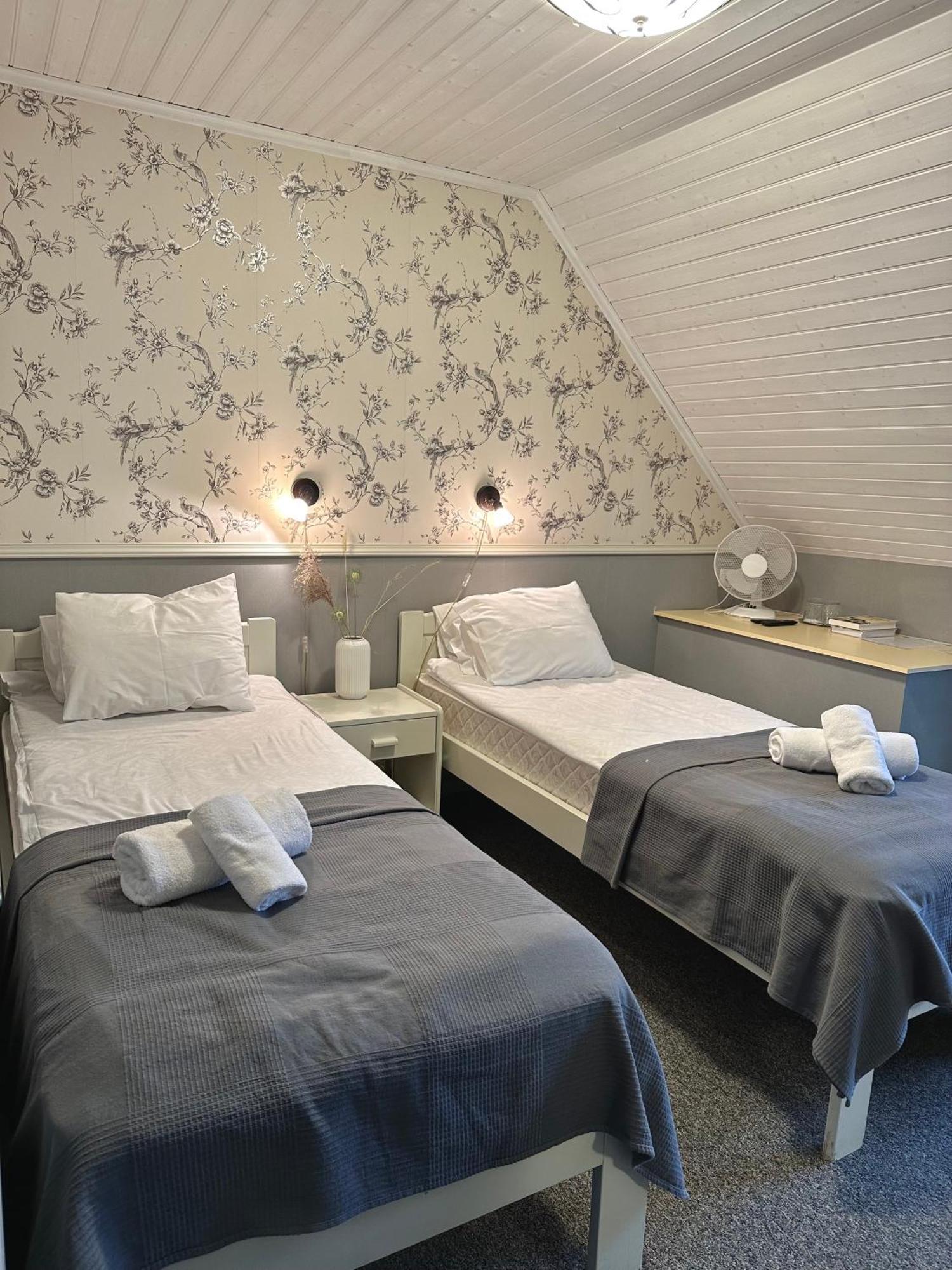 Vanalinna Boutique Hotel Курессааре Экстерьер фото