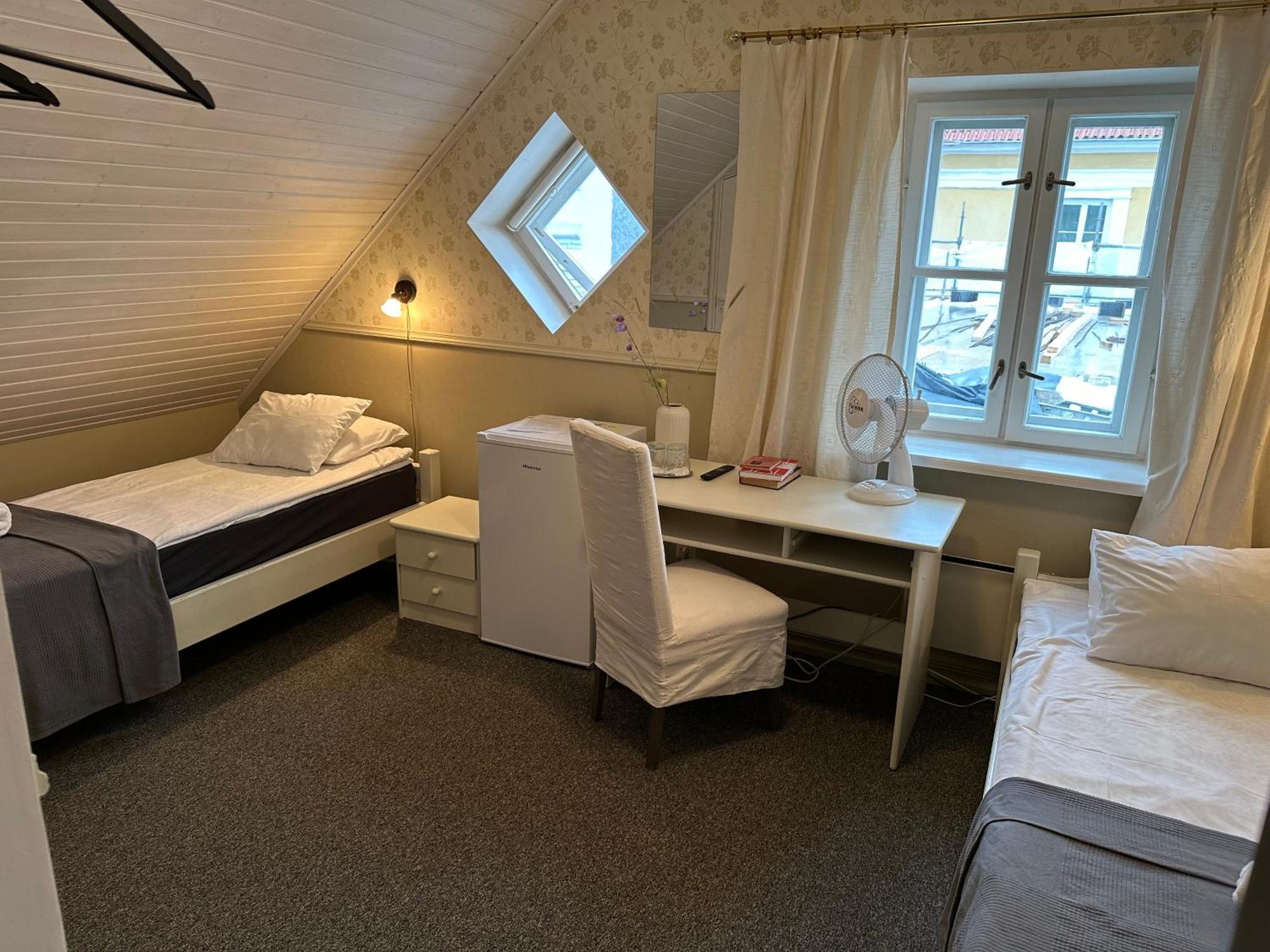 Vanalinna Boutique Hotel Курессааре Экстерьер фото
