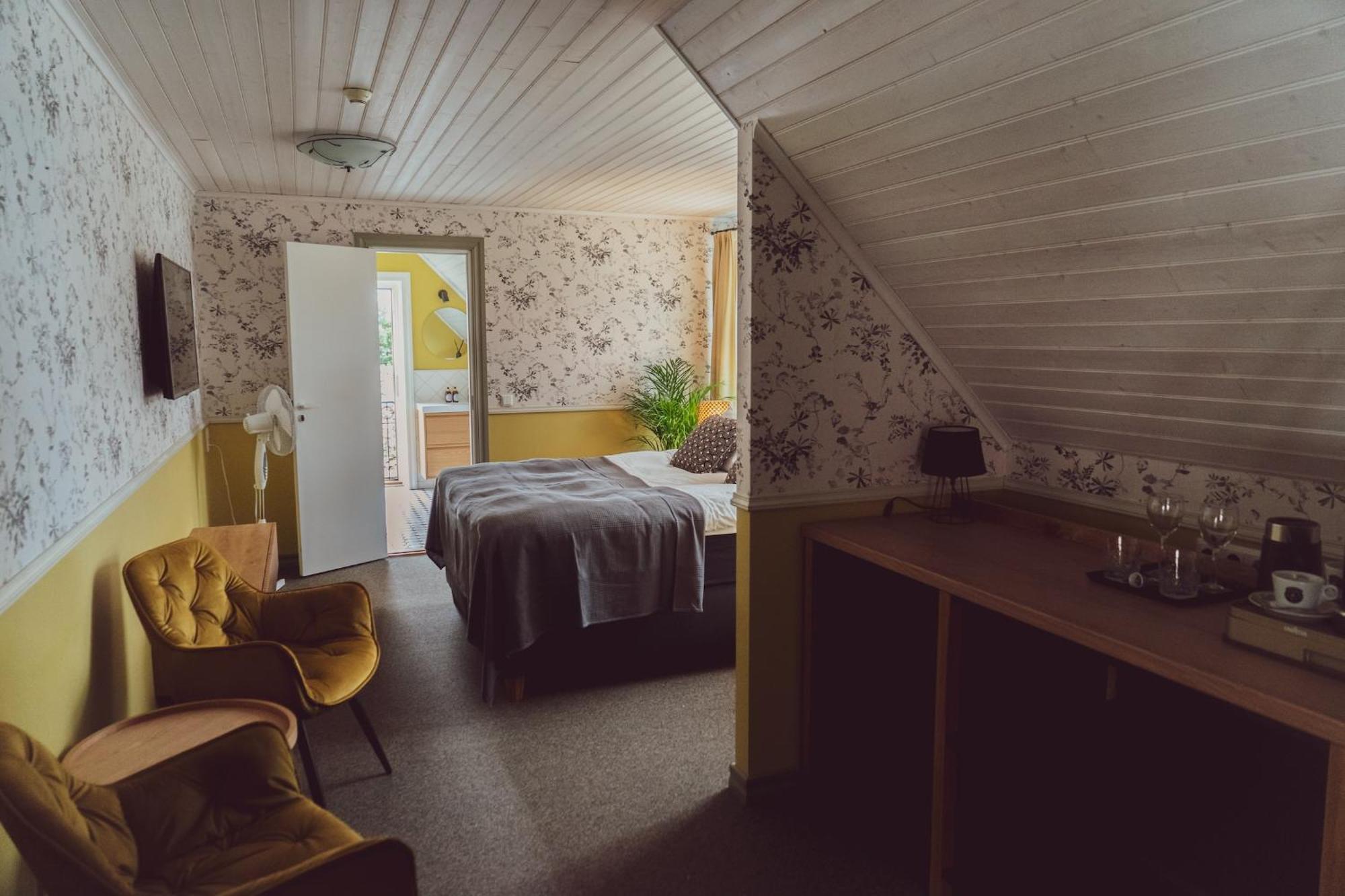 Vanalinna Boutique Hotel Курессааре Экстерьер фото