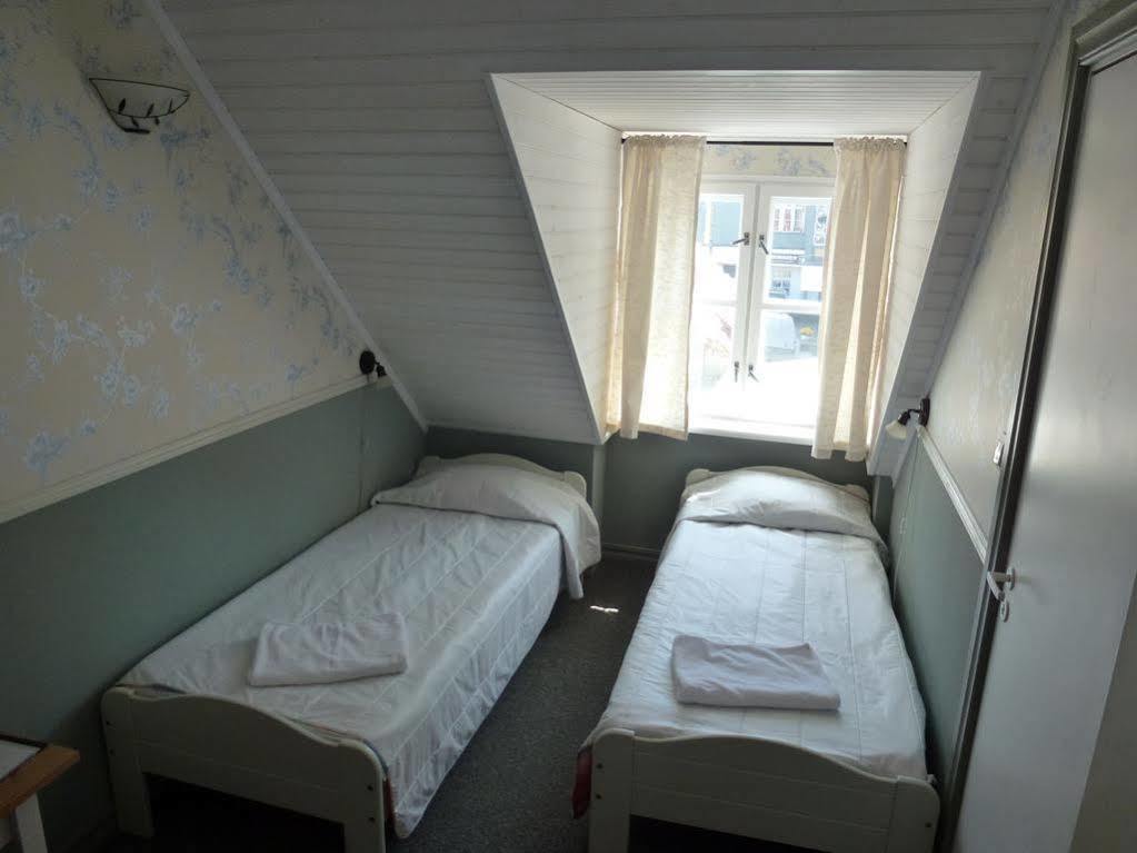 Vanalinna Boutique Hotel Курессааре Экстерьер фото